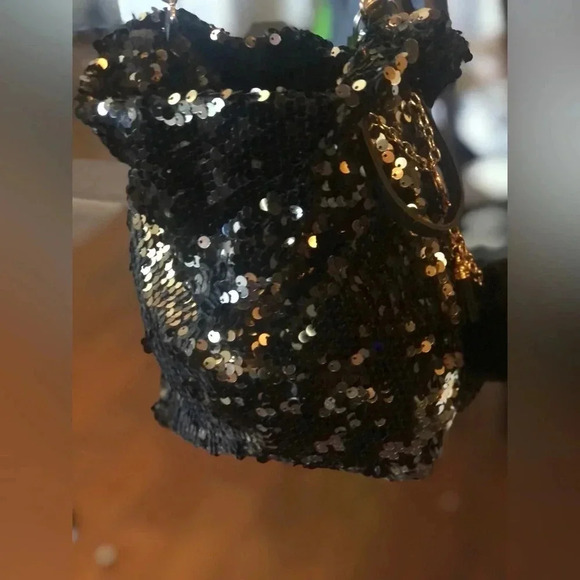 Black Sequin Cinch Bucket Bag Small Purse in Great Condition Vintage w/ Charm - Picture 13 of 16